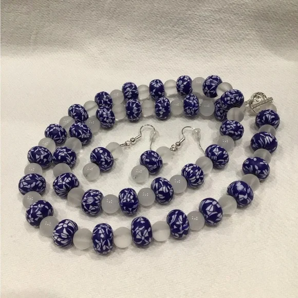 Asian inspired Chic Blue and White Beaded Necklace and Earring Set - Picture 6 of 7